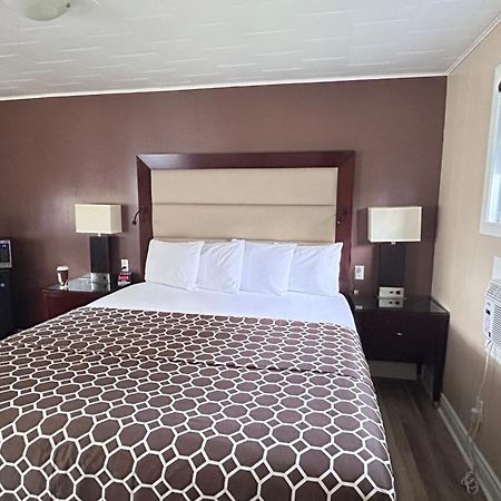 Rogers Motel Smiths Falls Exteriör bild